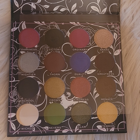 Revolution Beauty The School for Good & Evil X Revolution Nevers Shadow Palette - Picture 10 of 11